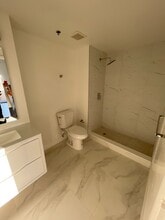 1126 SW 5th St in Miami, FL - Foto de edificio - Building Photo