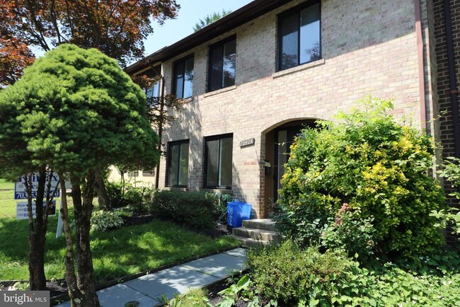 20404 Shadow Oak Ct in Gaithersburg, MD - Building Photo - Building Photo