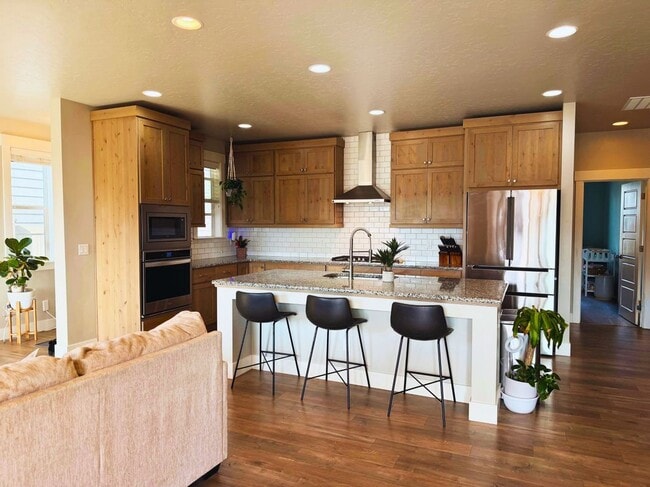 1343 E Fort Erie St in Kuna, ID - Foto de edificio - Building Photo