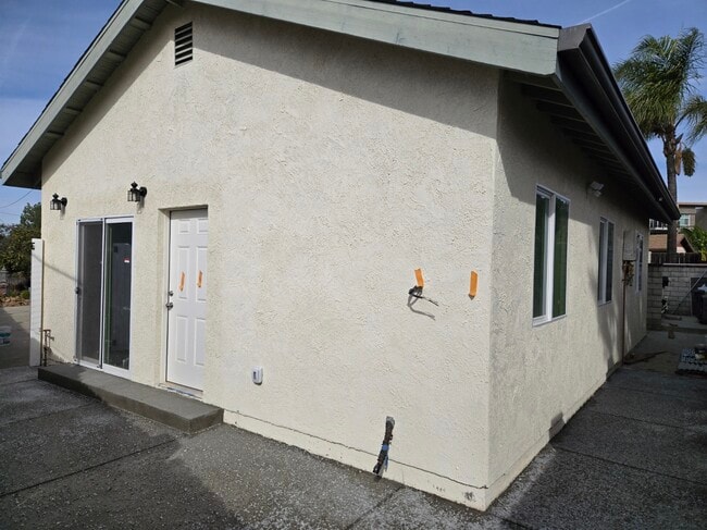 1762 Los Feliz Dr, Unit Unit C in Thousand Oaks, CA - Building Photo - Building Photo