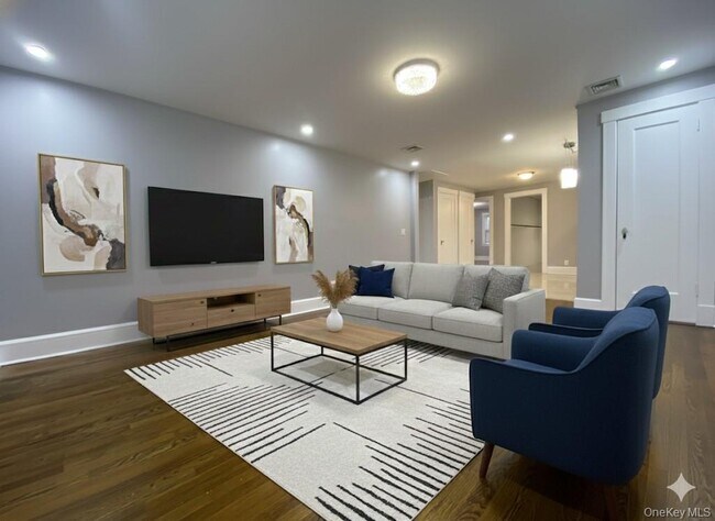 27 Grand Blvd in Scarsdale, NY - Foto de edificio - Building Photo