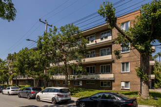 2885 De Darlington Pl in Montréal, QC - Building Photo - Building Photo