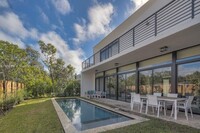 8621 Arboretum Ln in Miami, FL - Foto de edificio - Building Photo