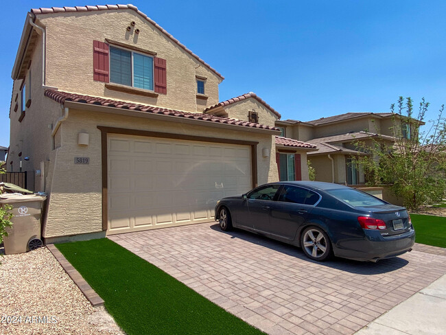 5819 N 88th Ln in Glendale, AZ - Foto de edificio - Building Photo