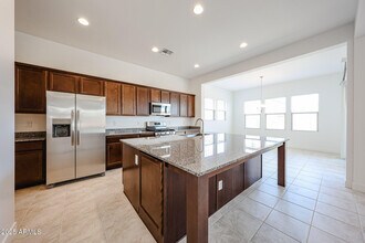 7662 W Crabapple Dr in Peoria, AZ - Building Photo - Building Photo