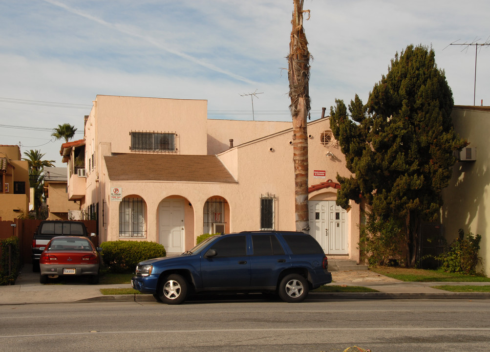 911 Pacific Ave in Long Beach, CA - Foto de edificio