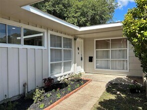 6738 Hendon Ln in Houston, TX - Foto de edificio - Building Photo