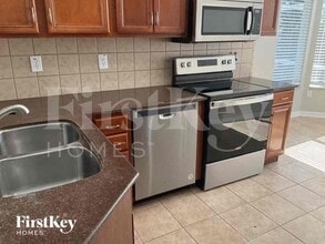 10108 Perthshire Cir in Land O Lakes, FL - Foto de edificio - Building Photo