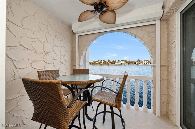 property at 4000 Gulf Shore Blvd N