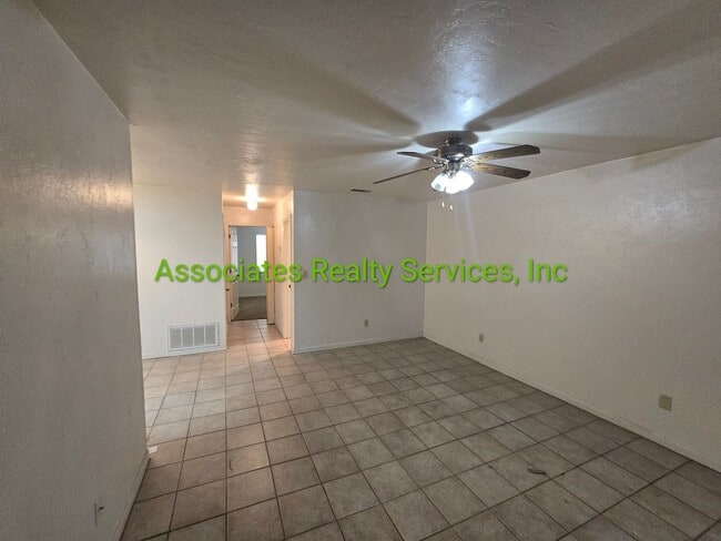 405 NE 42 Pl in Gainesville, FL - Building Photo - Building Photo