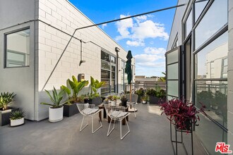 1534 17th St in Santa Monica, CA - Foto de edificio - Building Photo