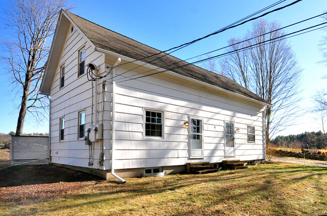 9 W Morris Rd in Litchfield, CT - Building Photo - Building Photo