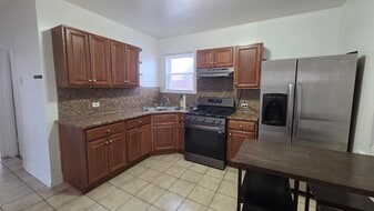 2446 N Rutherford Ave, Unit 2 in Chicago, IL - Building Photo