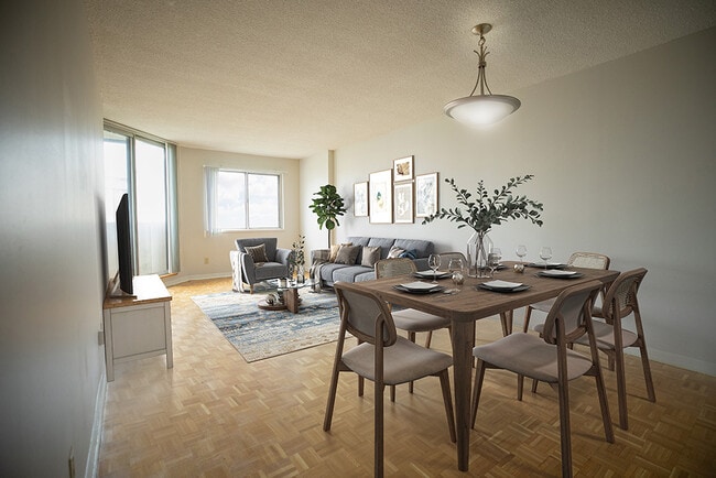 The Elmwoods in Mississauga, ON - Building Photo - Building Photo