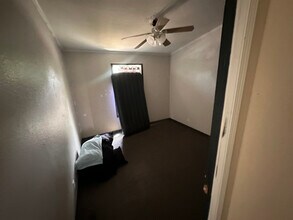 327 Maridel Ave in San Antonio, TX - Foto de edificio - Building Photo