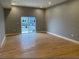 60 Cross St E in Somerville, MA - Building Photo