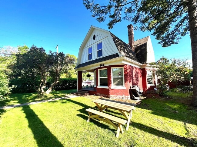property at 402 S 6th St E