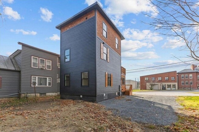 109 School St in Enosburg Falls, VT - Building Photo - Building Photo