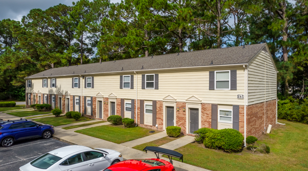 Brynn Marr Village in Jacksonville, NC - Foto de edificio