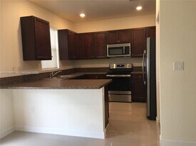 10323 W 34th Ln in Hialeah, FL - Building Photo