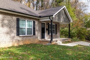 157 Wade Ln, Unit 524 in Oak Ridge, TN - Building Photo