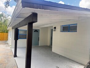 3205 E Shadowlawn Ave in Tampa, FL - Foto de edificio - Building Photo