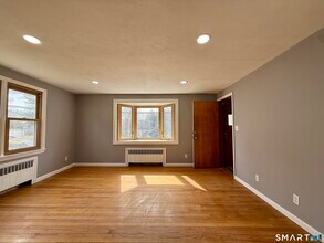 37 Alexander Ave in Waterbury, CT - Building Photo - Building Photo