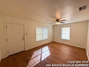 2107 W Olmos Dr in San Antonio, TX - Building Photo - Building Photo
