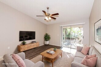 2444 Briar Oak Cir in Sarasota, FL - Building Photo - Building Photo