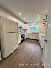 1210 S Capri Terrace in McHenry, IL - Building Photo - Building Photo