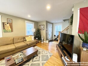 23 Iroquois St, Unit 1 in Boston, MA - Building Photo - Building Photo