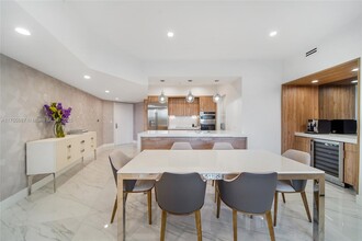 400 Alton Rd, Unit # 409 in Miami Beach, FL - Building Photo - Building Photo