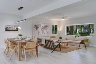 819 Hollywood Blvd in Hollywood, FL - Building Photo