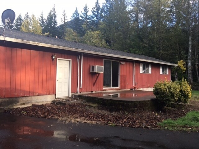 65 Wheeler St in Cascade Locks, OR - Building Photo - Building Photo