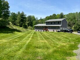 35 Garner Rd, Unit B in Averill Park, NY - Building Photo