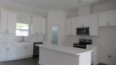 401 Deep Woods Ln in Livingston, TX - Building Photo - Building Photo