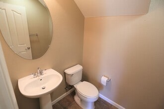 198 Tissot Dr in Patterson, CA - Building Photo - Building Photo