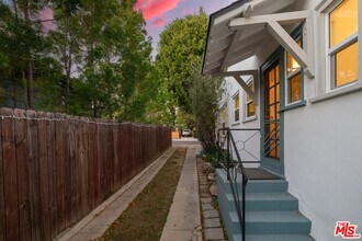4316 Kingswell Ave in Los Angeles, CA - Building Photo - Building Photo