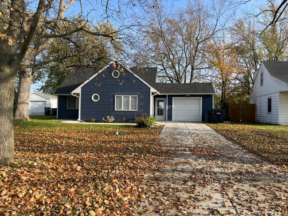 1225 Stony Point Rd in Grand Island, NY - Building Photo