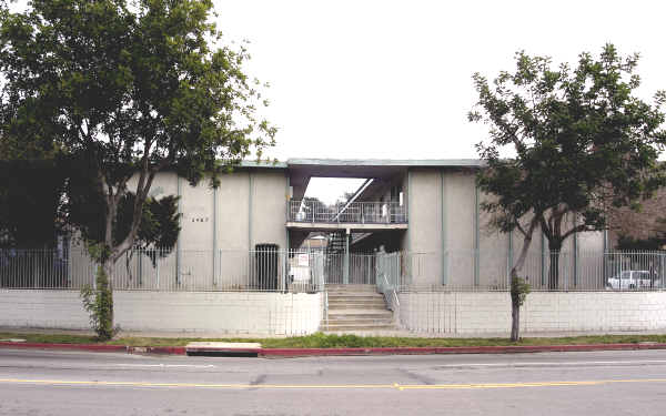 2460 N Eastern Ave in Los Angeles, CA - Building Photo