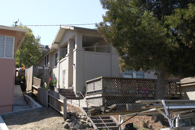 3940-3942 Greenwood Ave in Oakland, CA - Building Photo - Building Photo