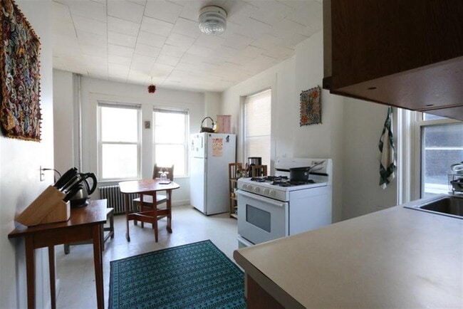 5 Elmer St, Unit 5 in Cambridge, MA - Foto de edificio - Building Photo