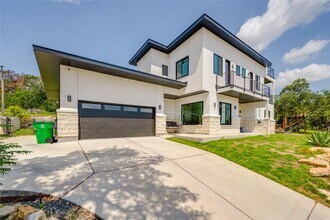 13209 Mansfield Dr in Austin, TX - Foto de edificio - Building Photo