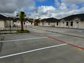 1810 Atrium Pl Dr in Harlingen, TX - Foto de edificio - Building Photo