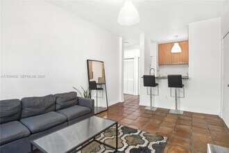 842 Meridian Ave in Miami Beach, FL - Building Photo - Building Photo