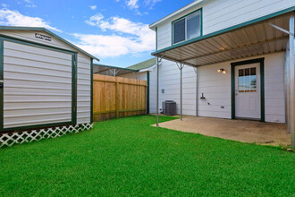 5051 Akumal Calle in Dickinson, TX - Building Photo - Building Photo