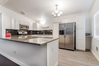 4971 Dassco Ct in San Diego, CA - Foto de edificio - Building Photo