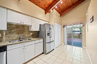 2229 Nova Village Dr in Davie, FL - Building Photo - Building Photo