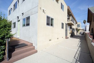 4847 Rosewood Ave in Los Angeles, CA - Building Photo - Building Photo