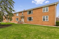 Eleven9 Rockland in Libertyville, IL - Building Photo - Building Photo